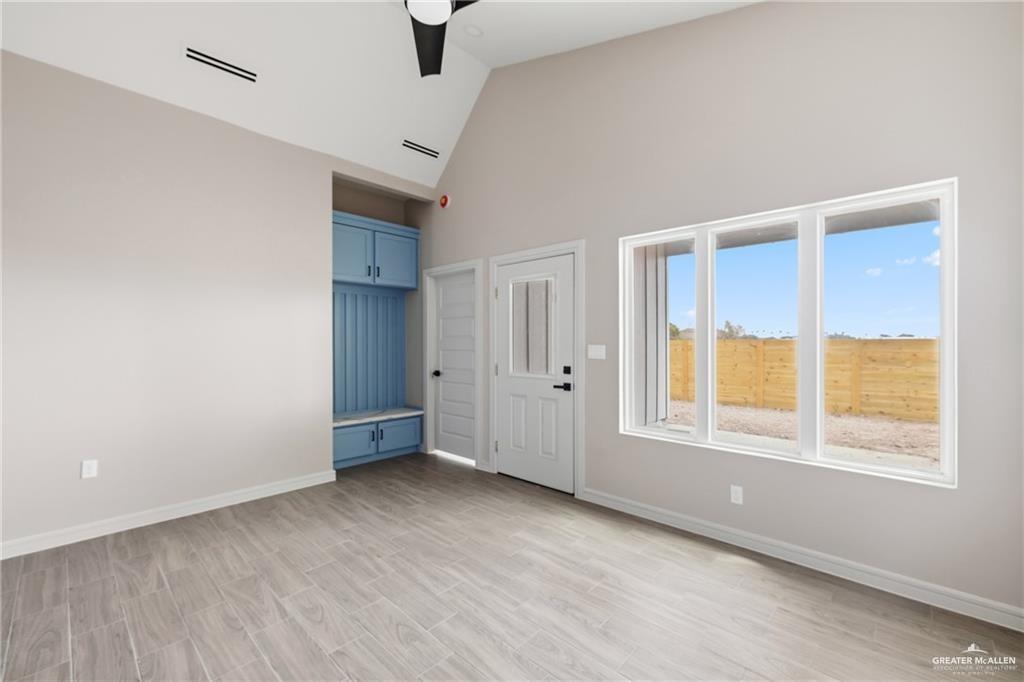 Photo 5 of 2320 Thornton Avenue