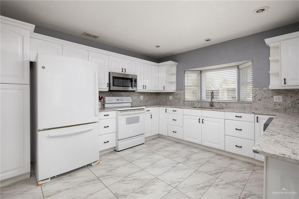 Photo 8 of 1038 El Paseo Drive