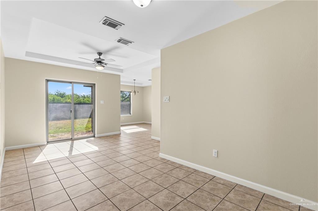 Photo 5 of 809 Alexandria Avenue