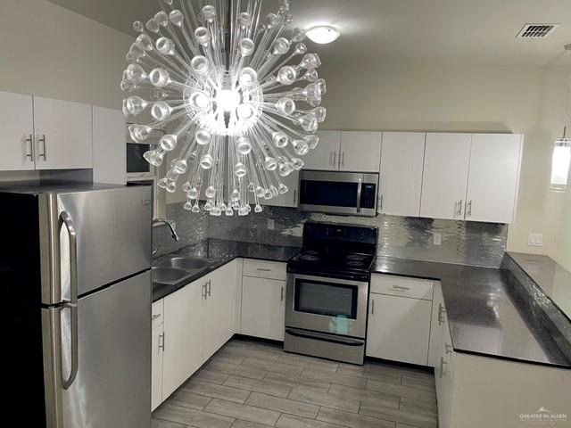 Photo 2 of 1711 Garrison Drive