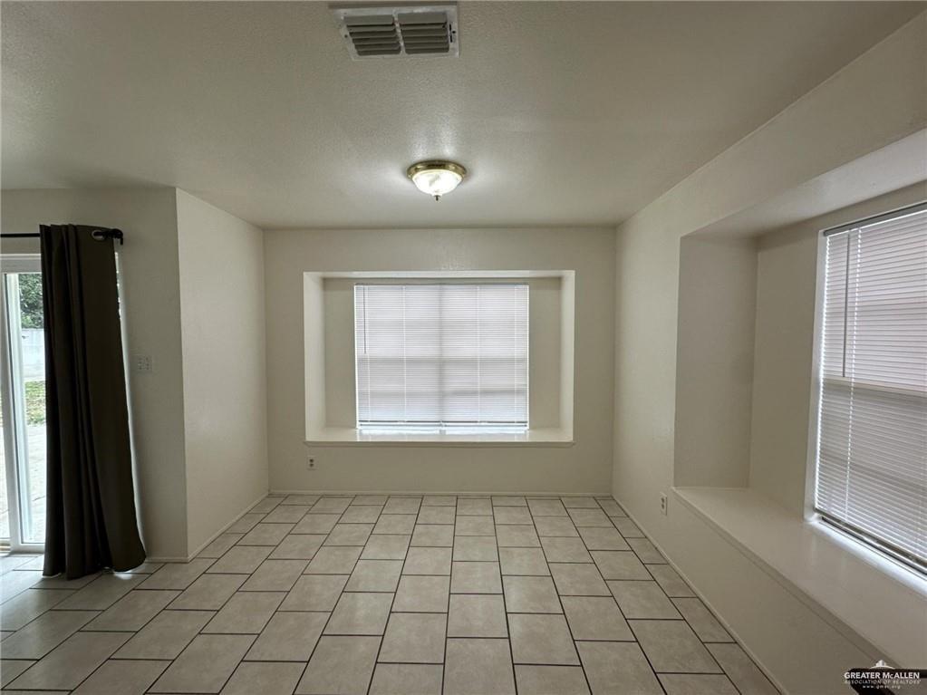 Photo 6 of 2916 Cynthia Street