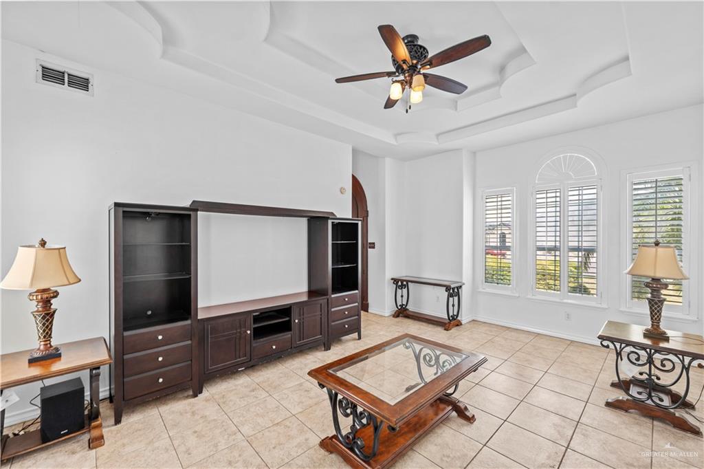 Photo 8 of 906 San Cristobal Street