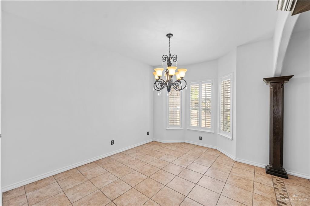 Photo 9 of 906 San Cristobal Street