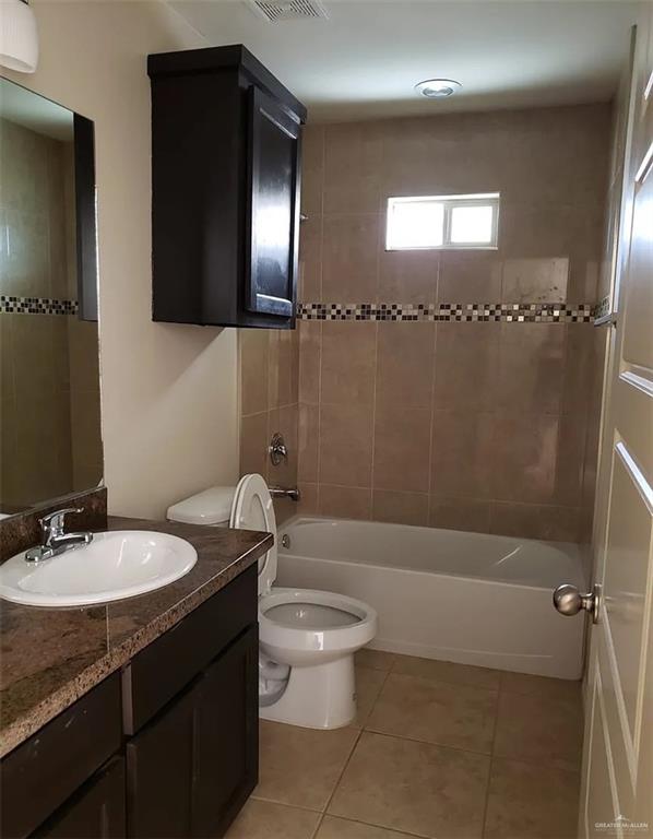 Photo 3 of 2120 Taxco Court #4
