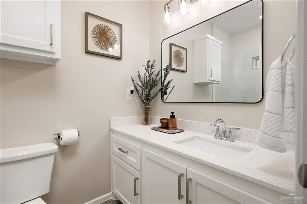 Photo 11 of 2705 Hayes Avenue #2