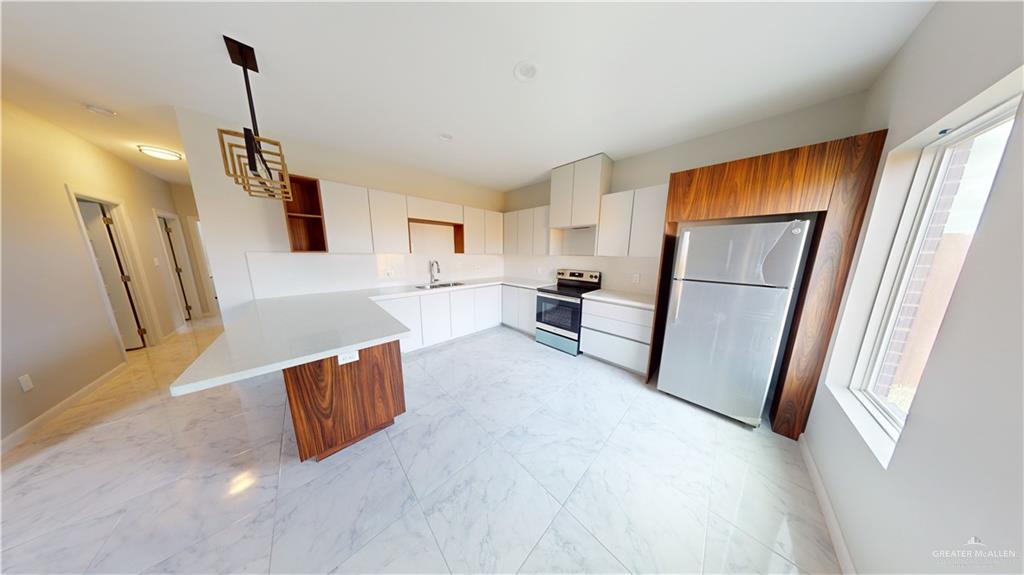 Photo 4 of 705 Pedro Street