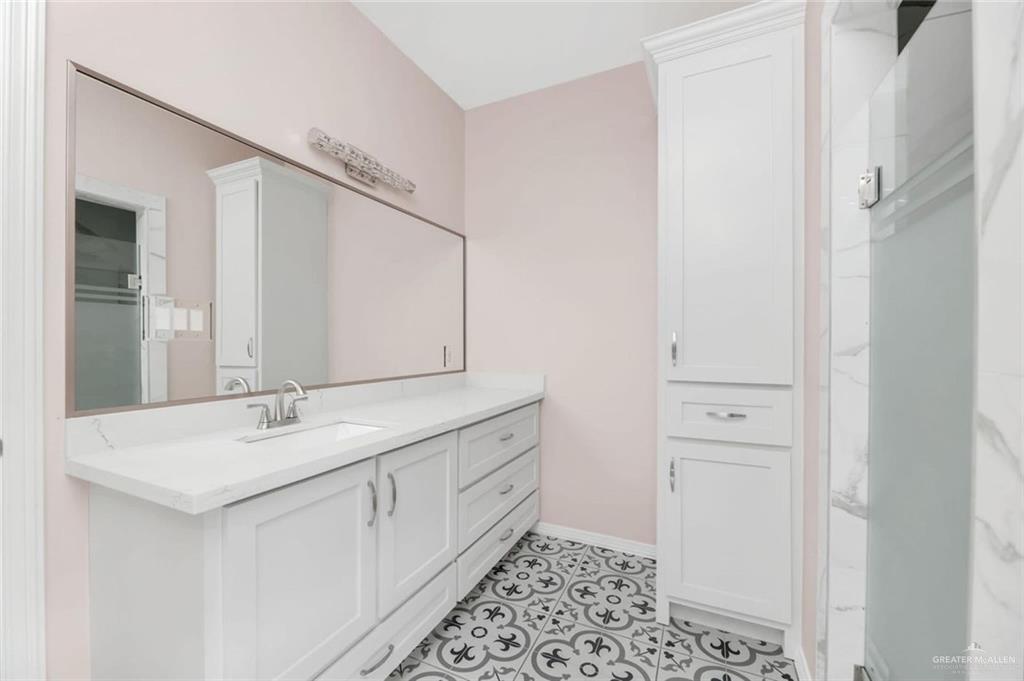Photo 9 of 2425 Desert Rose Avenue