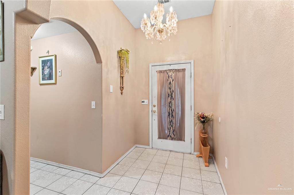 Photo 2 of 631 Toppenish Street
