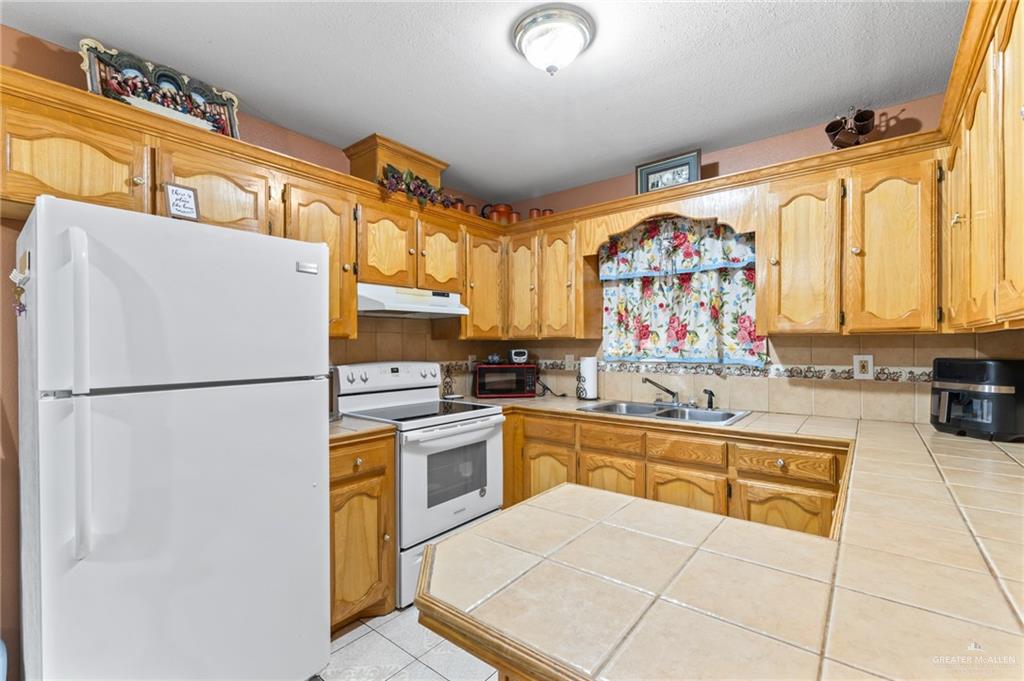 Photo 5 of 631 Toppenish Street