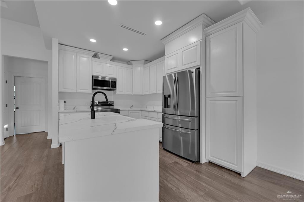 Photo 6 of 4000 Hackberry Avenue