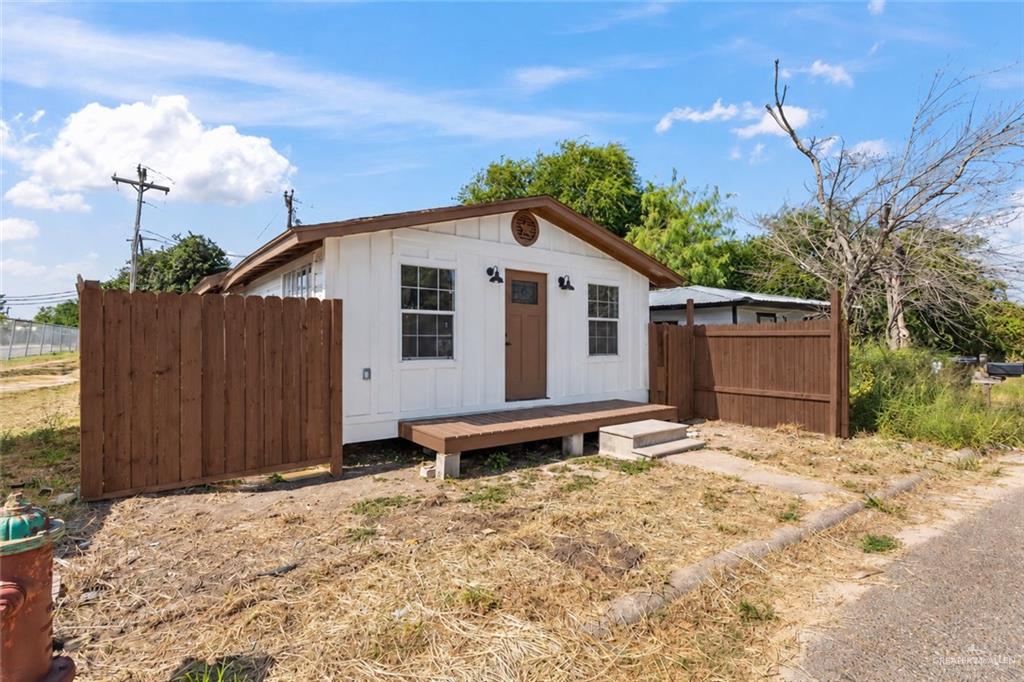 Photo 4 of 408 Esplanada Street