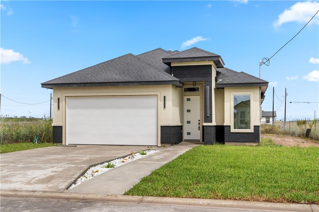 Photo 1 of 302 Barcelona Drive, Donna