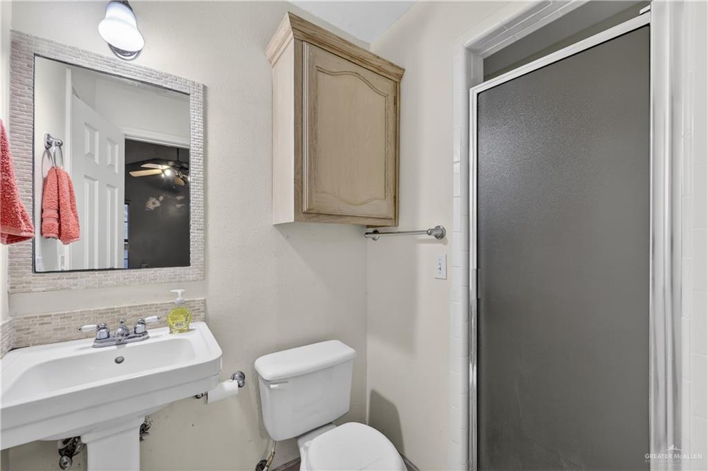 Photo 4 of 701 Camellia Avenue