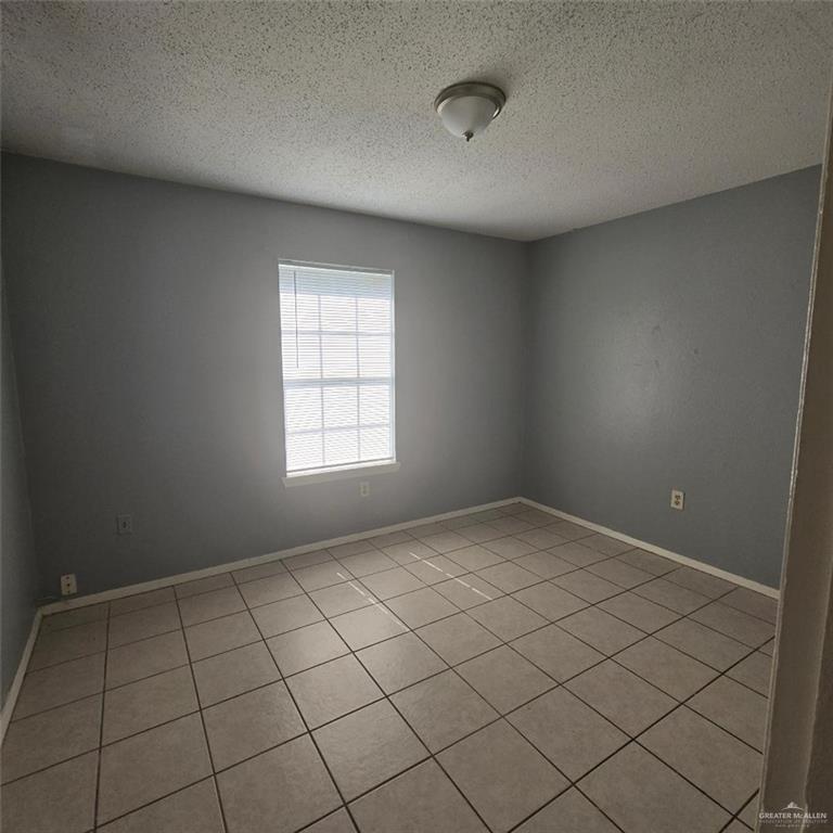 Photo 4 of 303 Palm Drive