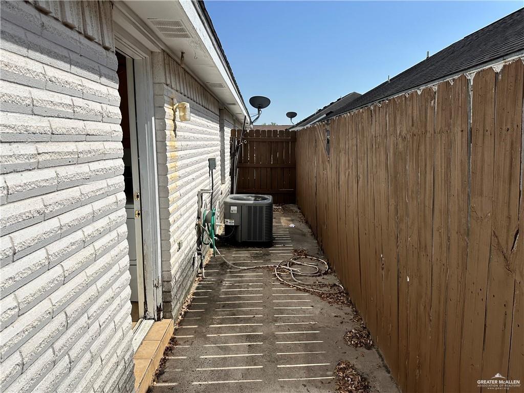 Photo 11 of 613 La Mancha Drive
