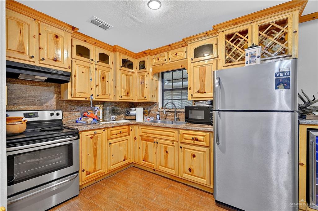 Photo 4 of 8047 Bentsen Palm Drive