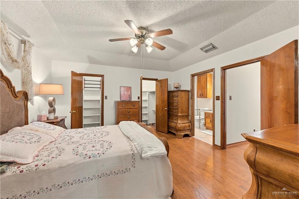 Photo 13 of 3620 Gumwood Avenue #1