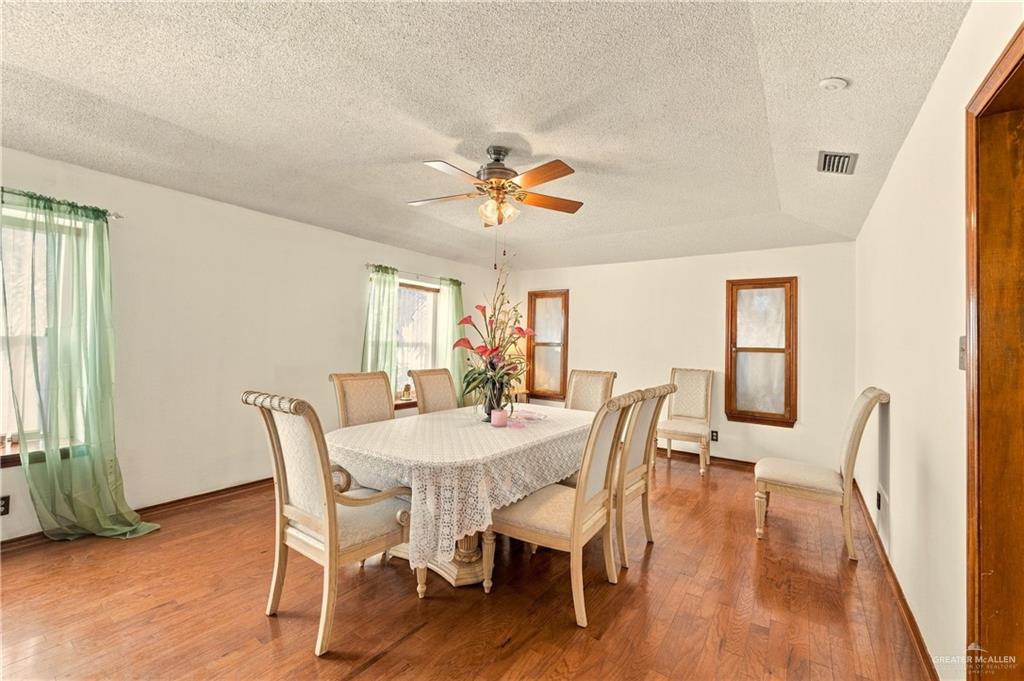 Photo 4 of 3620 Gumwood Avenue #1
