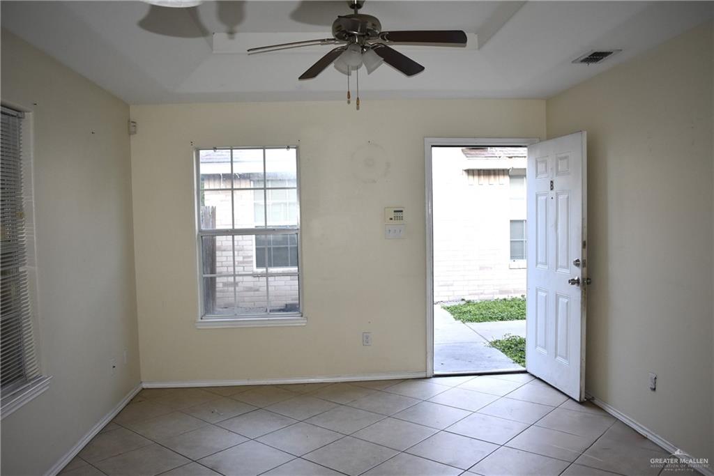 Photo 3 of 306 Albatross Avenue