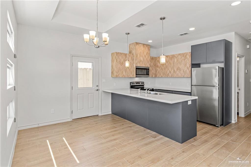 Photo 3 of 215 Diamond Avenue