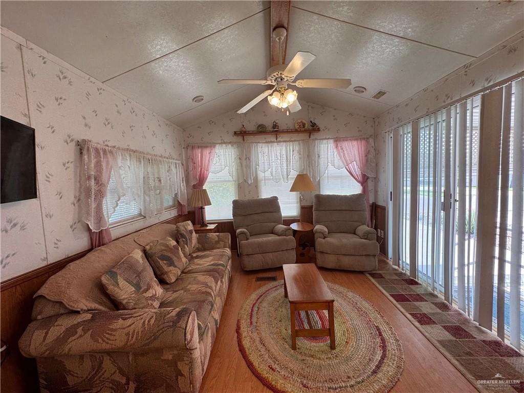 Photo 2 of 1433 Daytona Drive