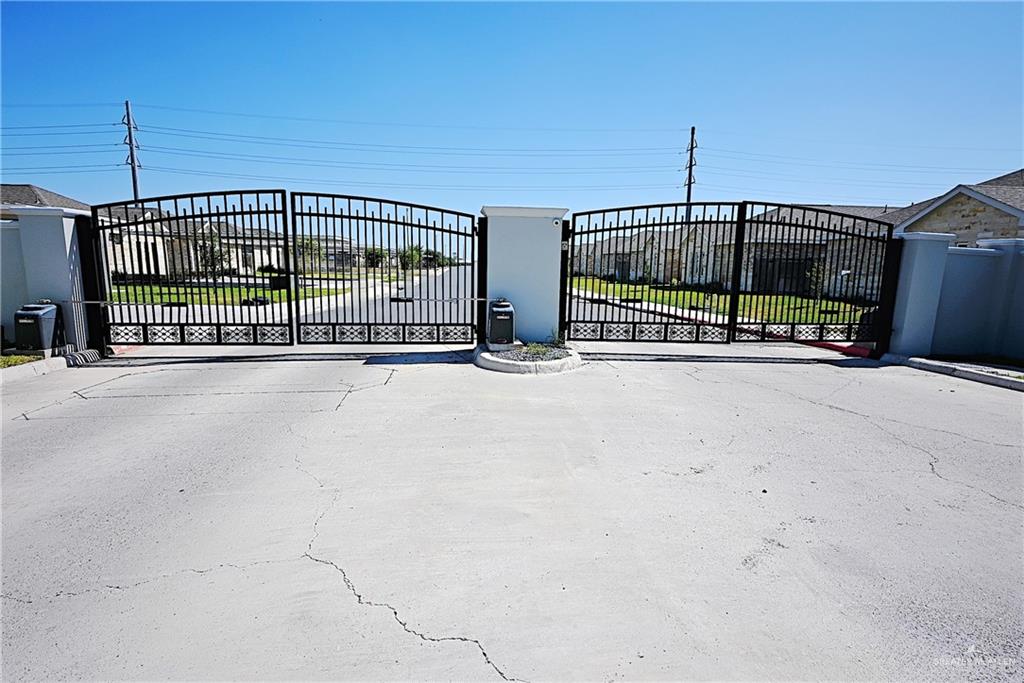 Photo 4 of 4902 Hiawatha Drive