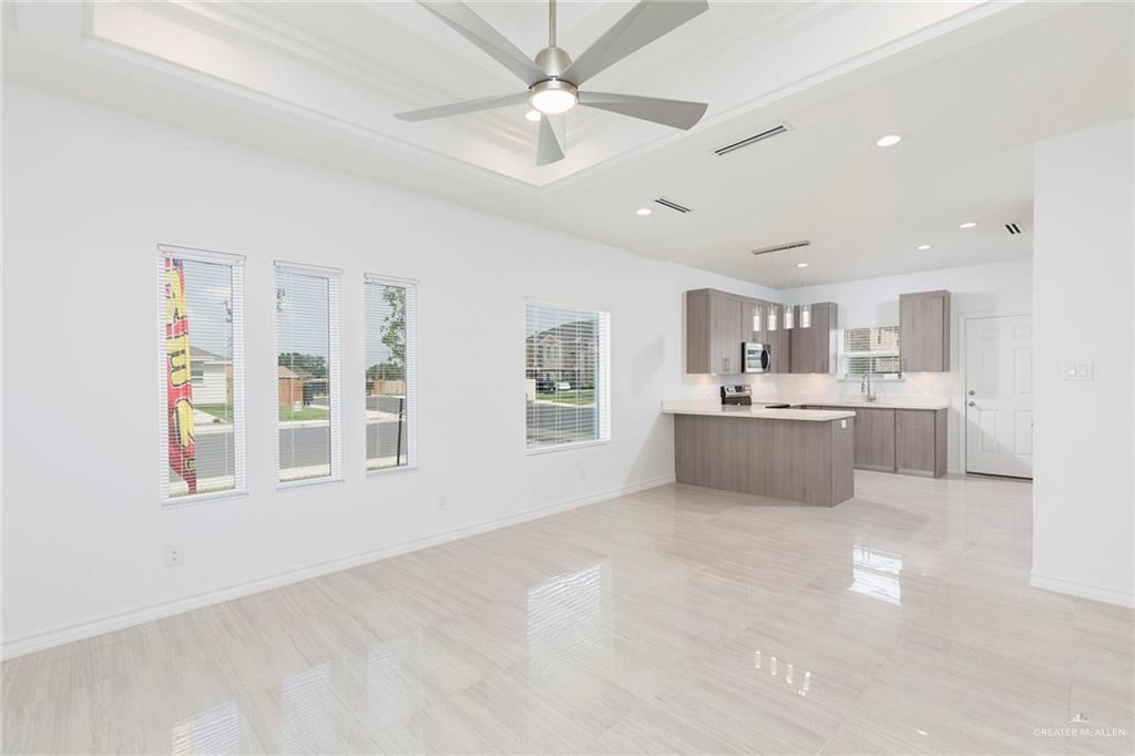 Photo 4 of 805 Clarence Avenue #1