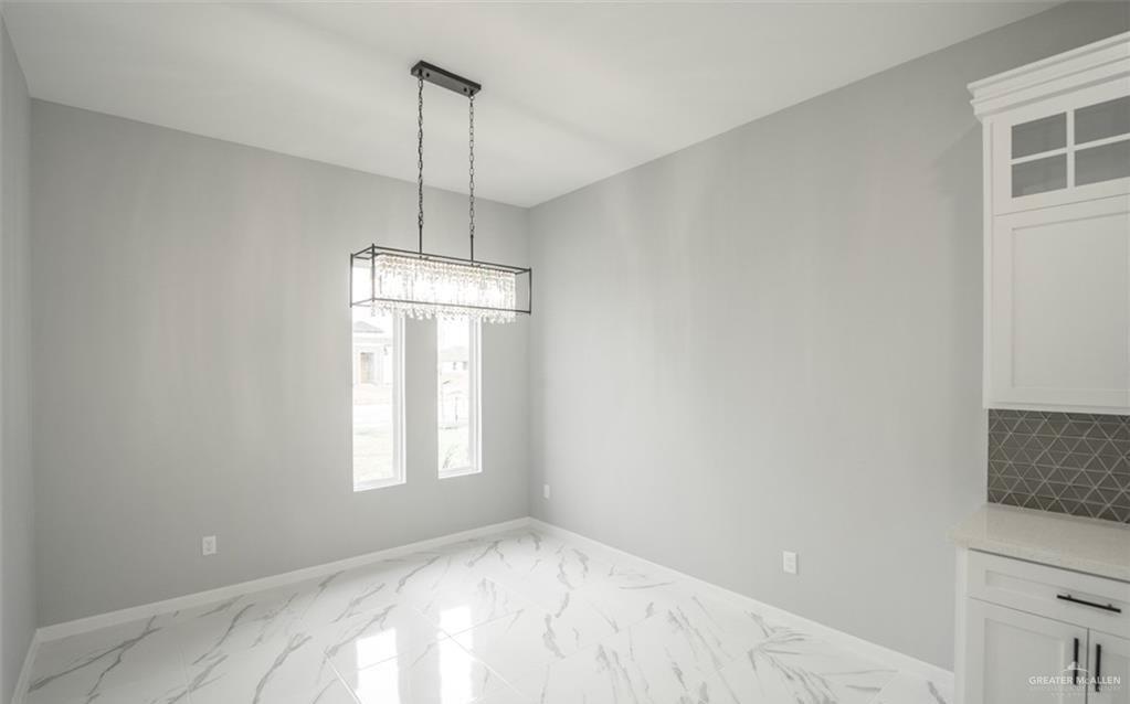 Photo 7 of 1321 Dawes Avenue