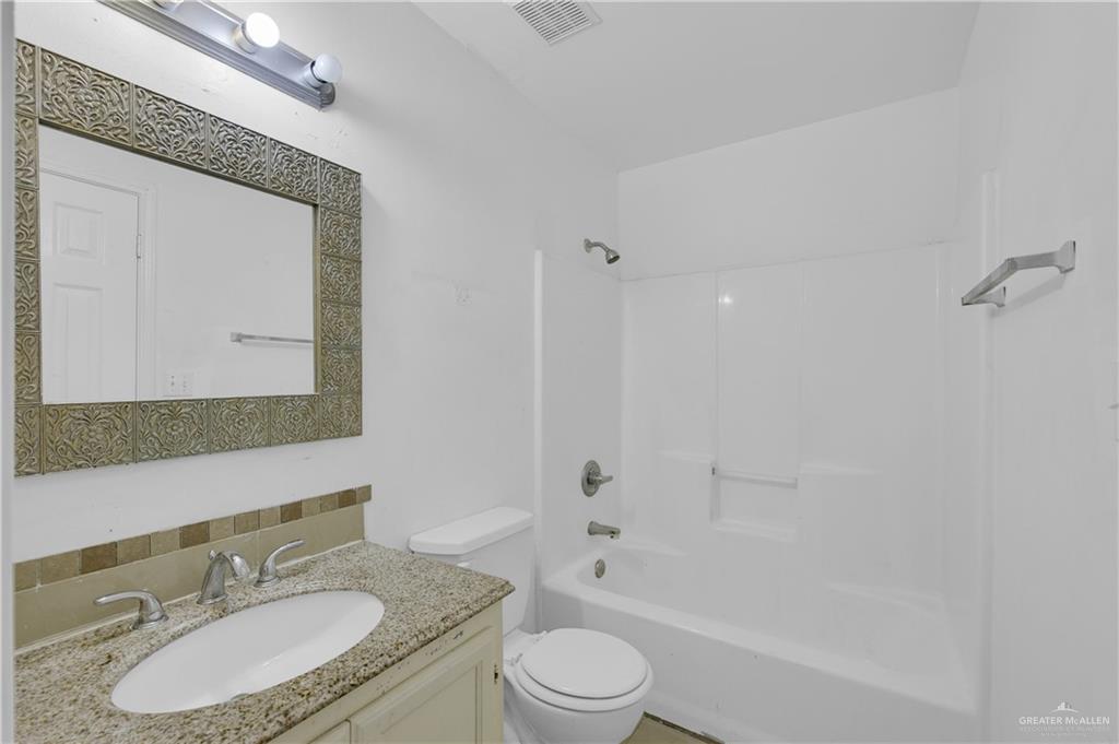Photo 9 of 504 Rosa Priego Street
