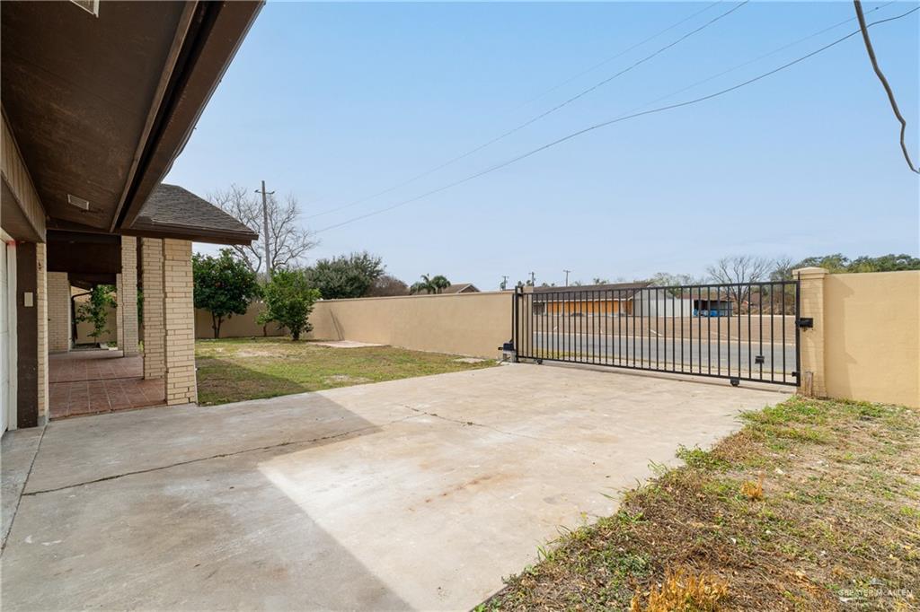 Photo 17 of 2306 Briarwood Drive