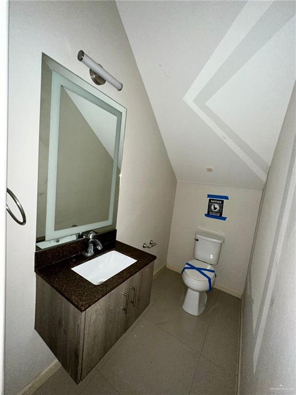 Photo 10 of 418 Newport Avenue #2