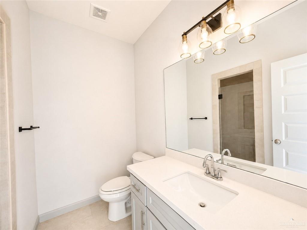 Photo 4 of 921 Jay Avenue #3