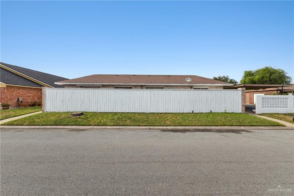 Photo 4 of 608 Iris Avenue