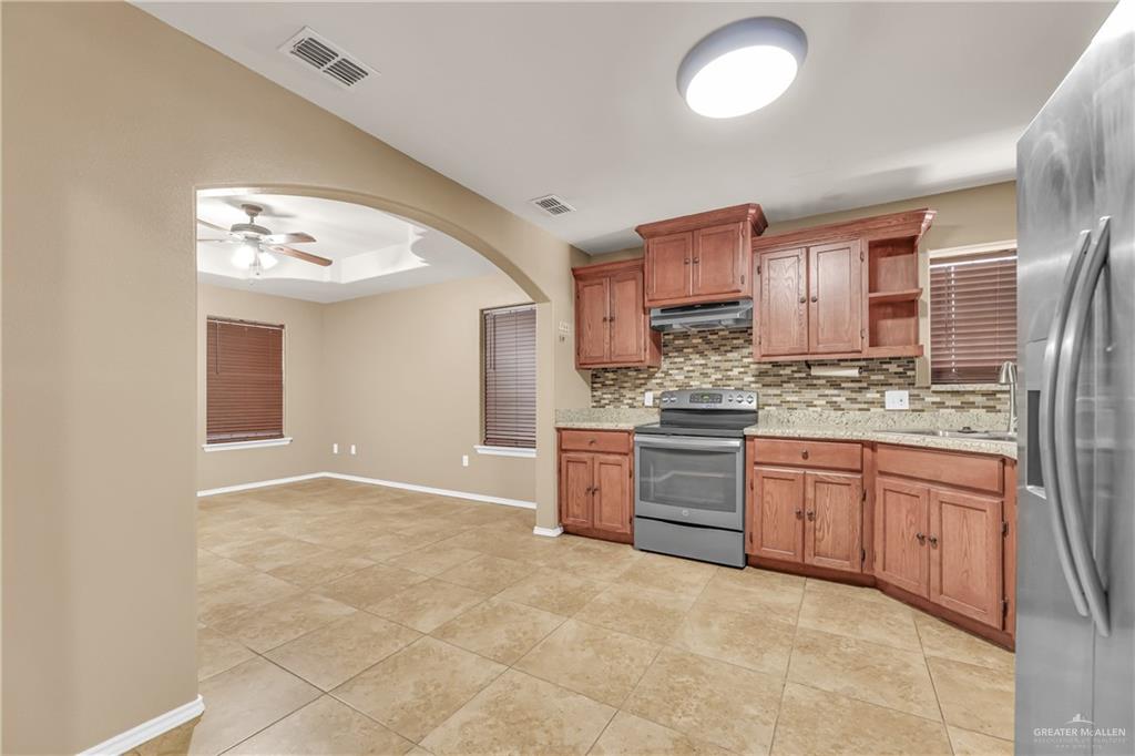 Photo 5 of 325 Mesquite Street
