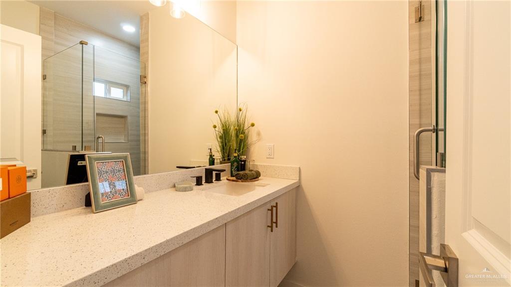 Photo 14 of 5805 Northwestern Avenue #2