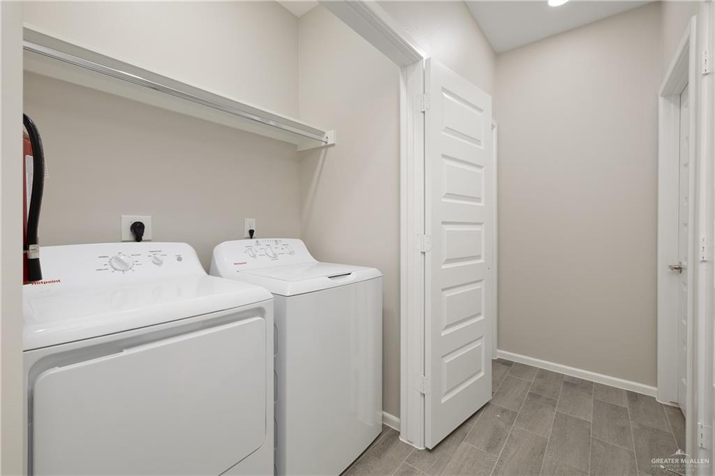 Photo 17 of 2708 Harrison Avenue #4