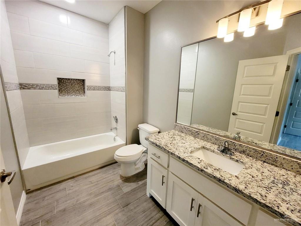 Photo 12 of 1817 Davenport Street #4