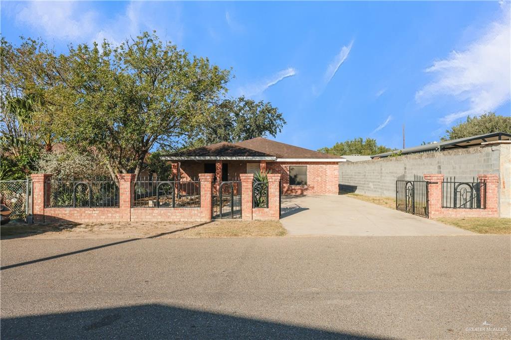 Photo 3 of 537 Benito Street