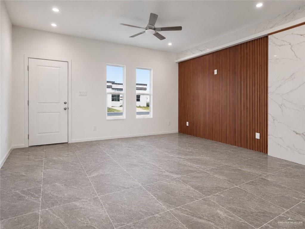Photo 4 of 307 Valencia Drive