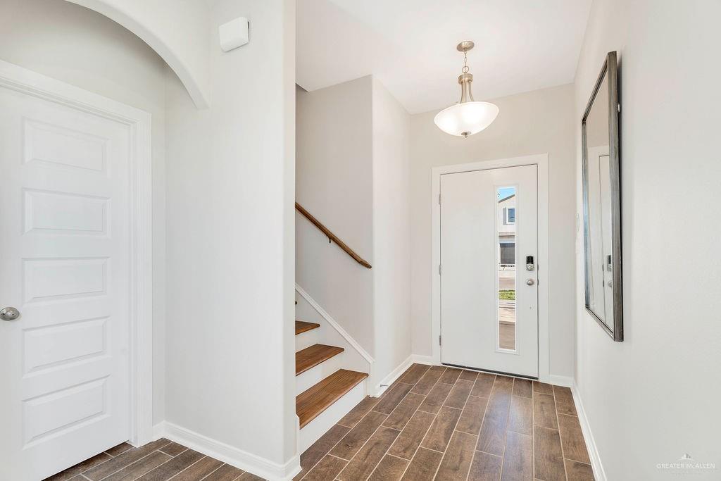 Photo 3 of 1304 Zurich Avenue