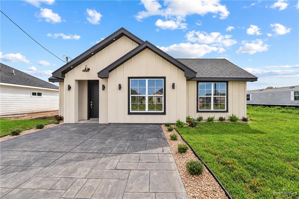 Photo 1 of 2303 Via Roma Lane, Weslaco