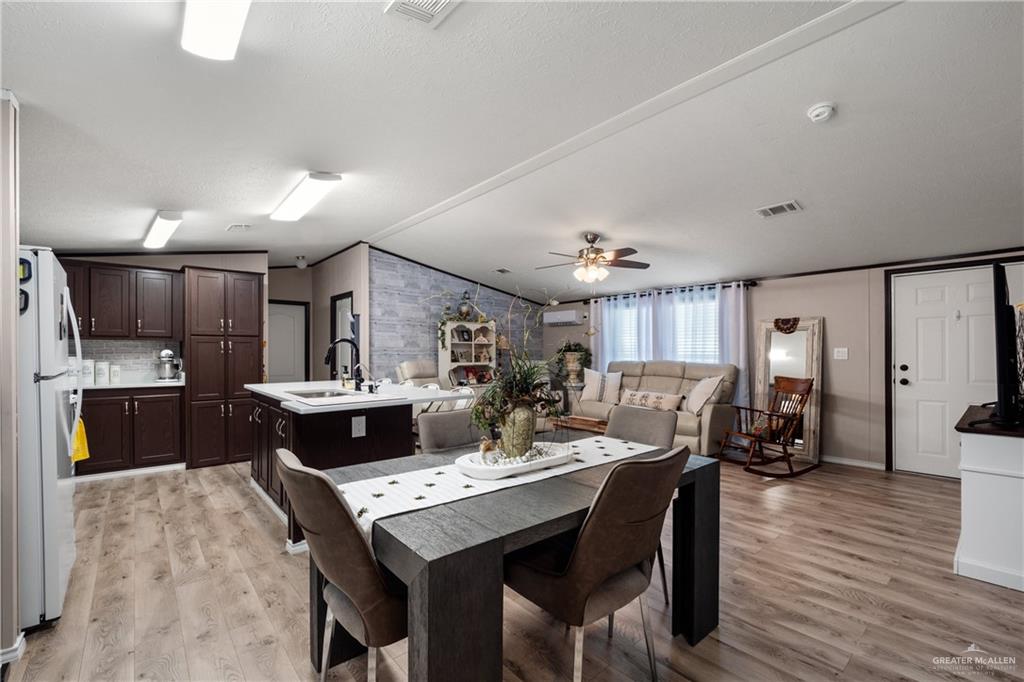Photo 6 of 805 Anaqua Street
