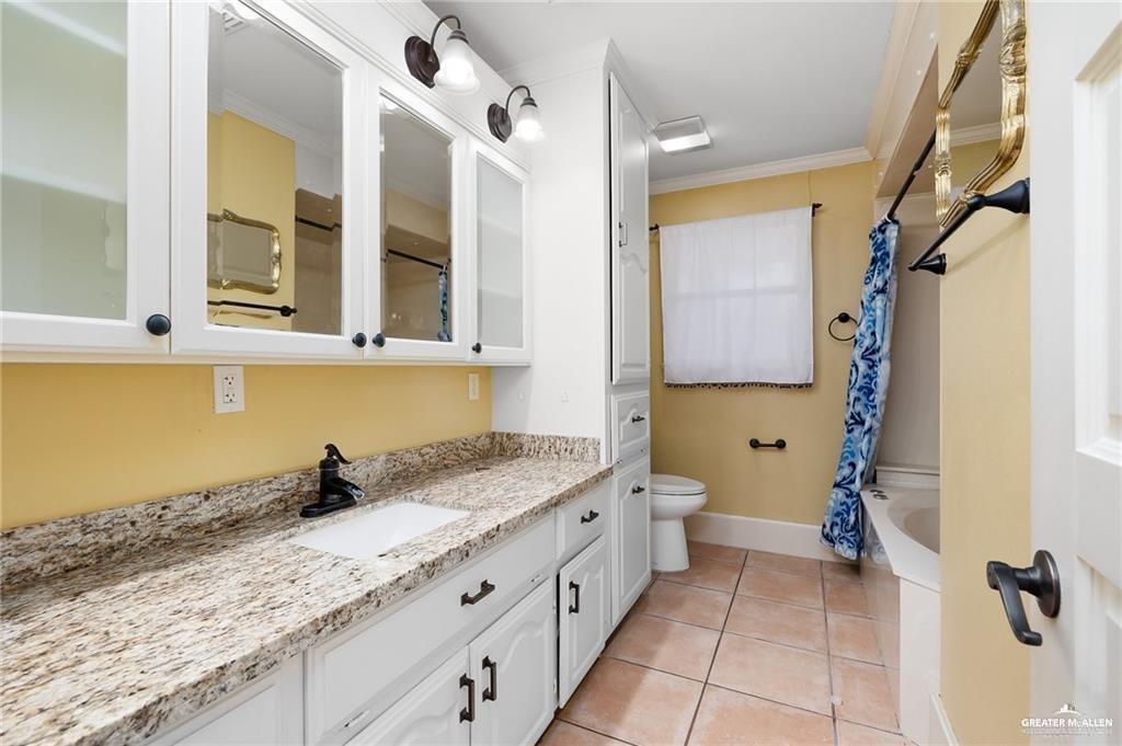 Photo 13 of 2400 Palm Hurst Drive