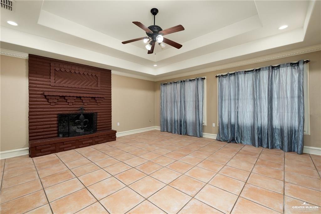 Photo 15 of 2400 Palm Hurst Drive