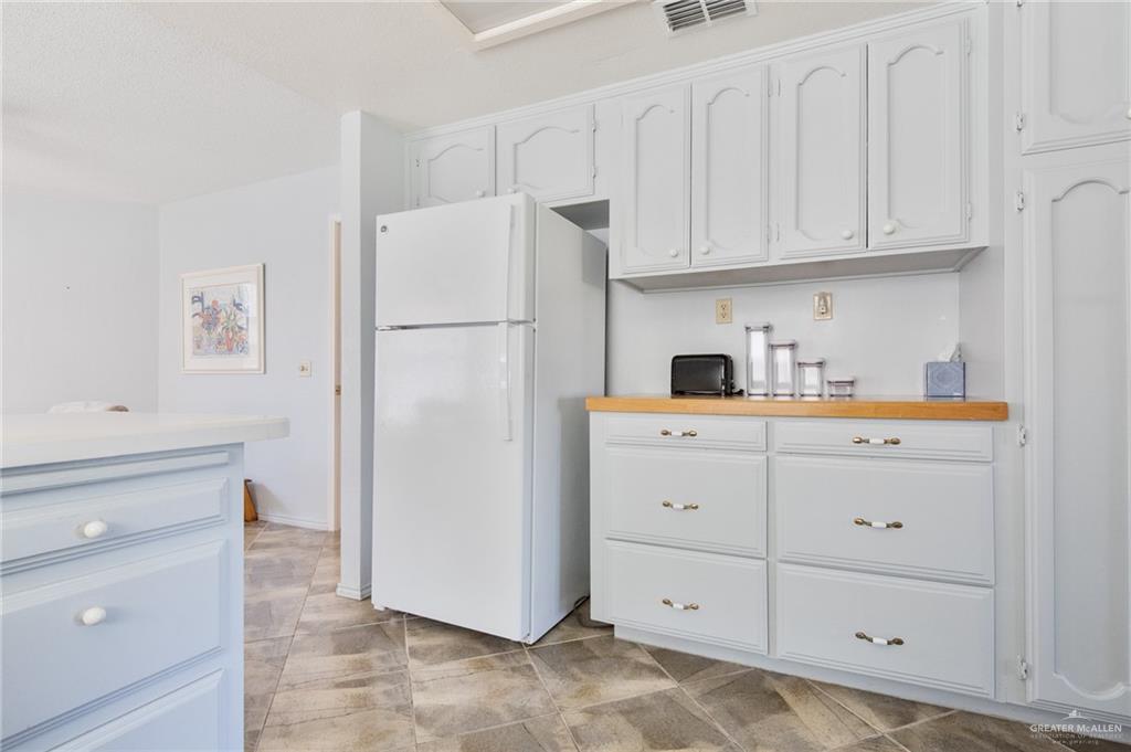 Photo 11 of 2725 Ashley Court