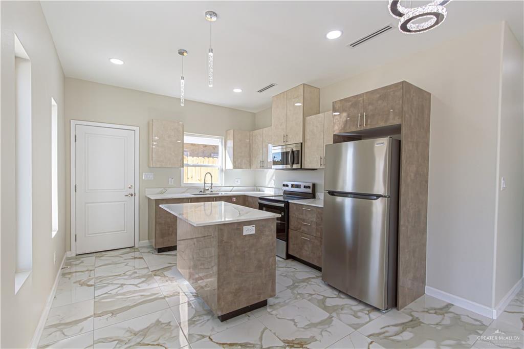 Photo 2 of 600 Emerald Avenue #2