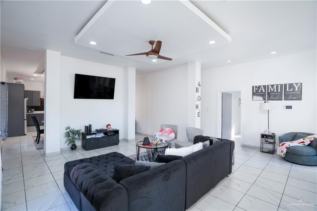 Photo 2 of 502 La Quinta Drive