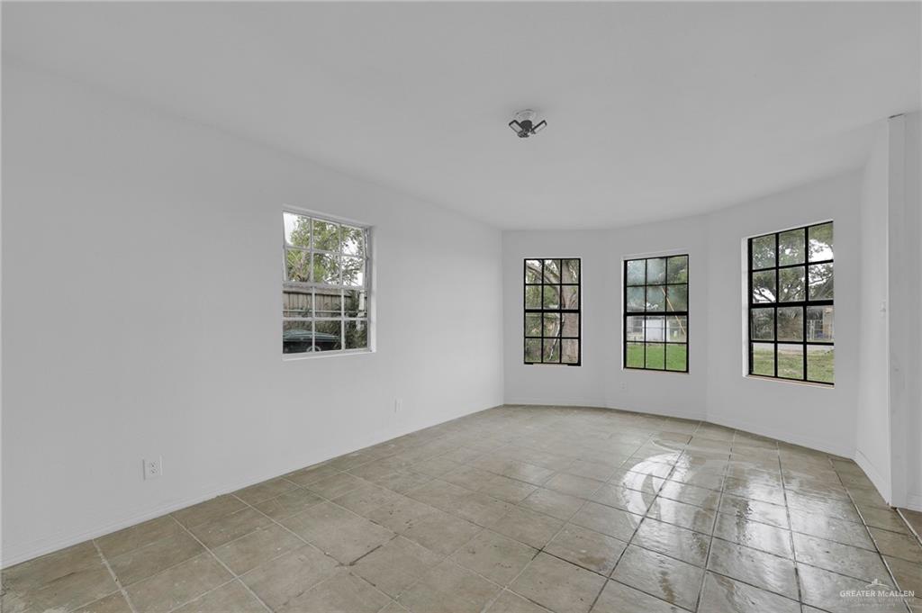 Photo 3 of 810 Catarina Street