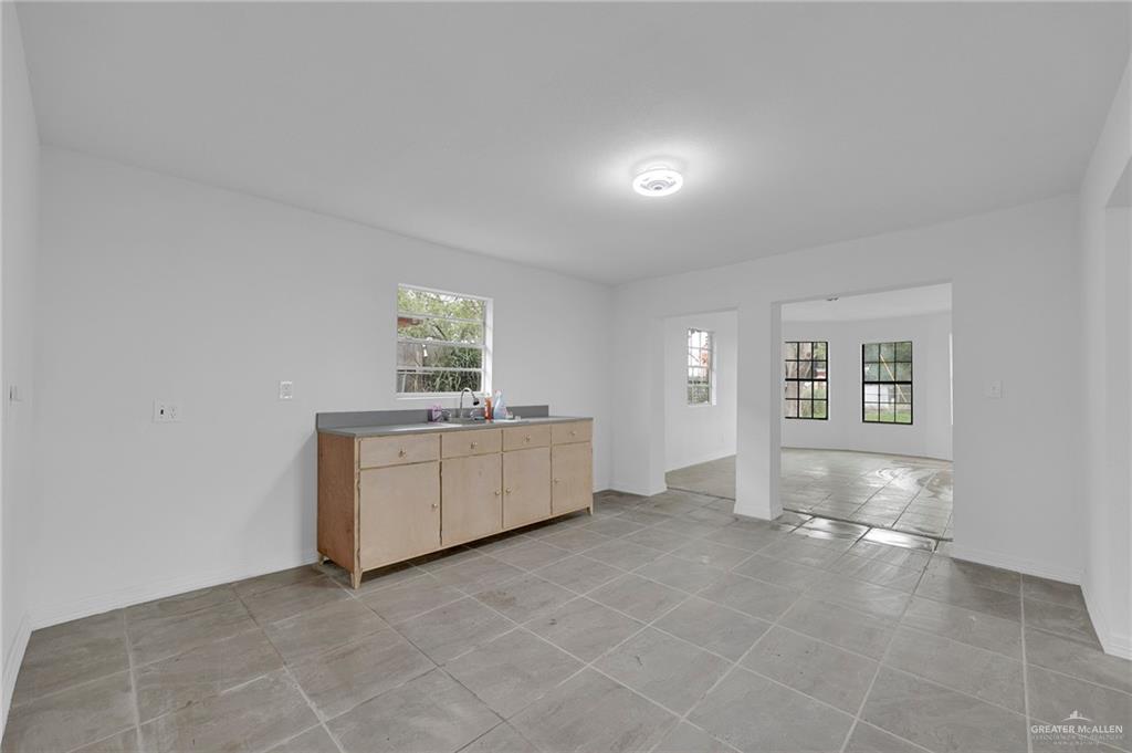 Photo 8 of 810 Catarina Street