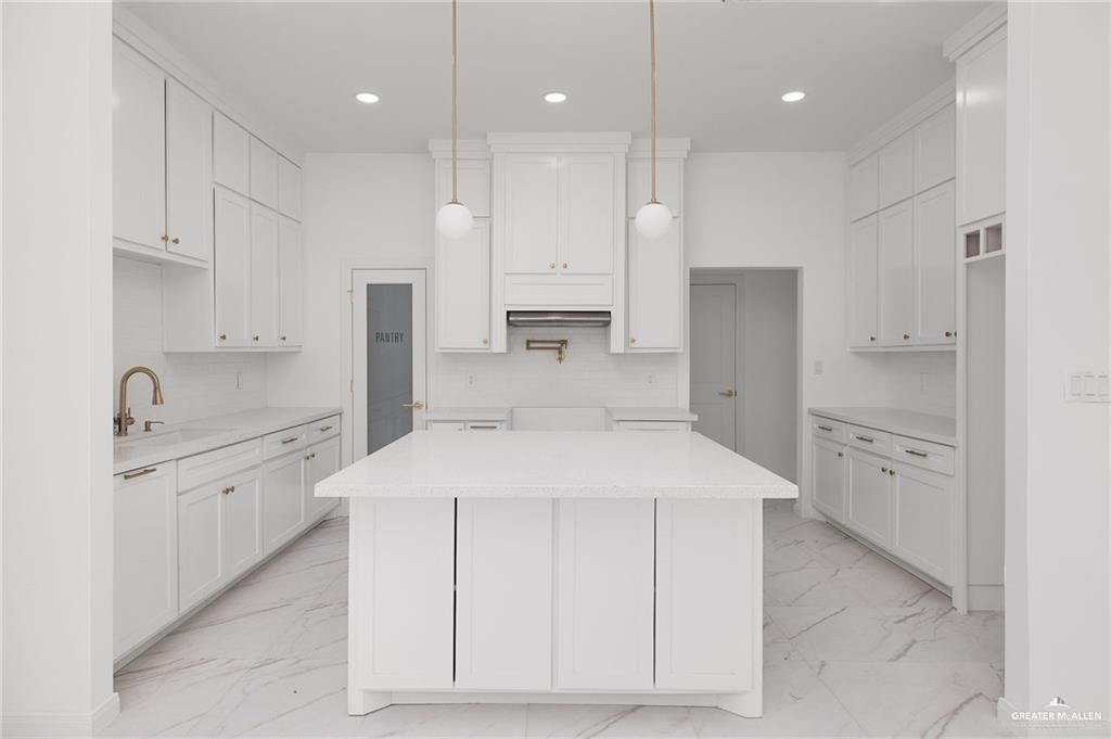Photo 4 of 954 Milanos Road